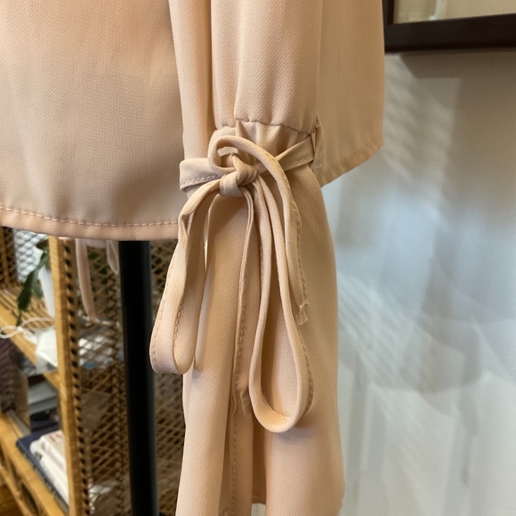 Ruffle trim Blouse with Tie - Picture 4 of 7